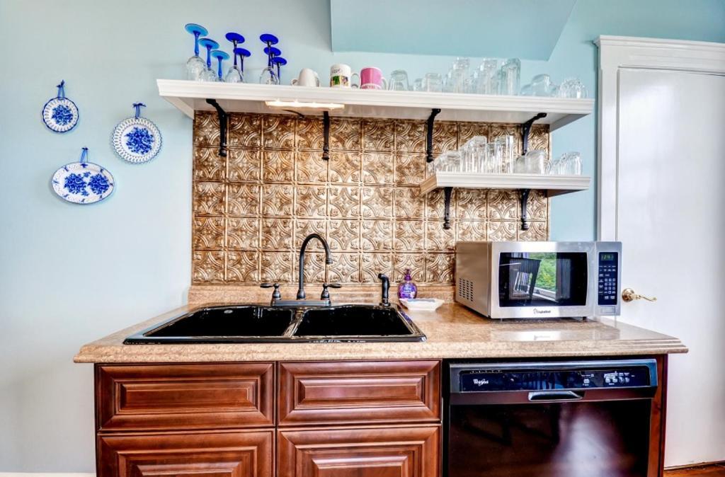 Astoria Painted Lady Historic Apt With River View! Exterior photo